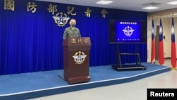 台灣國防部發言人孫立方在記者會上（2023年4月12日）