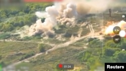 烏克蘭軍隊在俄羅斯庫爾斯克地區使用美國製造的航空炸彈打擊俄軍陣地。(2024年年8月22日)