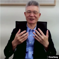 位於台北的公共電視董事長胡元輝 (美國之音視頻截圖)