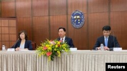 台灣外交部長吳釗燮在台北對外國記者講話