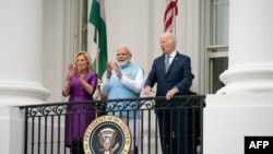 资料照片：2023年6月22日，美国总统拜登、第一夫人吉尔·拜登和印度总理莫迪在华盛顿特区白宫南草坪举行的欢迎仪式上观望。（法新社图片）