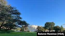 Vista a la Casa Blanca desde el Jardín Sur el 13 de octubre de 2023.