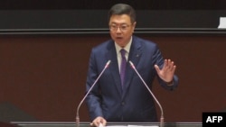 台灣行政院長卓榮泰在台北行政院發表演說。 （2024年5月31日）