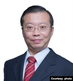 位於台北的台灣光電協進會特約研究顧問柴煥欣。