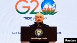 美國財政部長珍妮特·耶倫於2023年7月16日在印度甘地訥格爾舉行的G20財長和央行行長會議期間在新聞發布會上發表講話。（路透社照片）