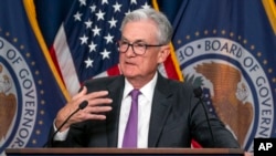 美联储主席鲍威尔在记者会上讲话。（2023年7月26日）