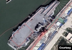 福建艦甲板的裂痕 （照片來自網絡）