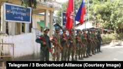 ພວກ​ນັກ​ລົບ​ຂອງກອງ​ທັບ​ອາ​ຣາ​ຄານ ທີ່​ເຫັນ​ນັ້ນ ຢູ່ນອກ​ປ້ອມ​ຕຳ​ຫຼວດ ທີ່​ເມືອງ​ພາ​ລັກ​ວາ ໃນ​ລັດ​ຊິນ ເມື່ອ​ວັນ​ທີ 14 ມັງ​ກອນ 2024, ຫຼັງ​ຈາກ​ກຳ​ລັງ​ຂອງ​ຊົນ​ກຸ່ມ​ນ້ອຍ​ເຂົ້າ​ຢຶດ​ເອົາ​ເມືອງ. 