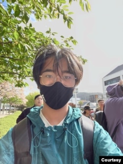 张俊杰在新西兰的校园里。