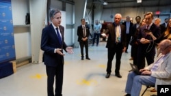 美国国务卿安东尼·布林肯于2023年11月5日离开巴格达国际机场前向记者讲述了他与伊拉克总理穆罕默德·希亚·苏达尼的会面。