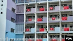 香港特首李家超10月底公佈的《施政報告》表明，要在香港推動愛國主義教育，有學者擔心可能會進行全方位的洗腦教育。(美國之音/湯惠芸)