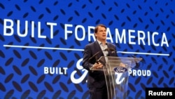 资料照：福特汽车公司首席执行官吉姆`法利在记者会上宣布将与中国宁德时代合作，在密歇根州马歇尔建设一座全电动汽车电池工厂。(2023年2月13日)