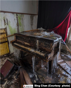 Sing Chan 在貼文中寫到“今天在街邊演奏也成了罪，犯法原因不是演奏的行為，而是奏出的樂曲，多麼荒謬。脆弱的政權，妄想冰封市民自由，怎至連音樂也害怕，能夠不陌生嗎？”(圖片來源：荒凝止息 † Rufixation 臉書網頁)