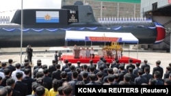 北韓中央通訊社（KCNA）2023年9月8日發布的這張照片顯示，北韓領導人金正恩出席了北韓新型戰術核攻擊潛艇的下水儀式。