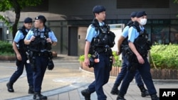 ​ແຟ້ມ - ຕຳ​ຫຼວດ​ລາດ​ຕະ​ເວນ ບໍ​ລິ​ເວນ​ສວນ​ສາ​ທາ​ລະ​ນະ ວິກ​ຕໍ​ເຣຍ ໃນ​ຮົງ​ກົງ ເມື່ອ​ວັນ​ທີ 2 ມິ​ຖຸ​ນາ 2023.