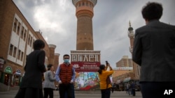 资料照片：中国新疆乌鲁木齐。（2021年4月21日）