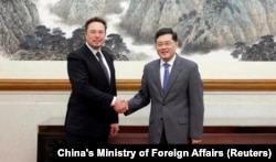中國外長秦剛會見乘坐私人飛機抵達北京的特斯拉首席執行官埃隆·馬斯克。（2023年5月30日）