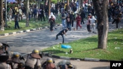 资料照片: 2023年9月11日抗议者反对政府将林邦(伦庞)岛开发为中资经济区