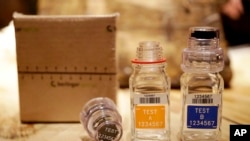 资料照片：检测人体尿液中兴奋剂的测试套件。（2016年12月12日）