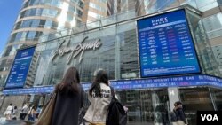 香港疫後經濟復甦不似預期，9月有股市交易日錄得逾3成個股零成交，被中國大陸網民揶揄為”國際金融中心遺址”。(美國之音湯惠芸)