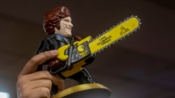 ນັກ​ສິ​ລະ​ປະ​ເລື່ອຍ​ໄຟ​ຟ້າ ປ່ຽນ​ແປງ​ຕໍ​ໄມ້​ໃຫ້​ເຫັນ​ຜົນ​ງານ​ຊິ້ນ​ເອກ