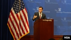 共和黨聯邦眾議員加拉格爾（Rep. Mike Gallagher, R-WI）2022年10月18日在傳統基金會發表演說。（美國之音記者李逸華拍攝）