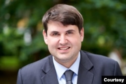 位於新西蘭首都惠靈頓的智庫“民主計劃”國際事務分析師米勒（Geoffrey Miller）