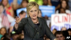 美國民主黨總統候選人希拉里•克林頓星期三在北卡羅來納州羅利市的一次集會上講話，回擊川普。