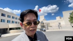 台湾人公共事务会会长简明子2022年8月12日在台美人抗议中国对台军事演习示威活动中接受美国之音采访（美国之音锺辰芳拍摄）