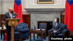 前美軍戰略司令部司令、退休海軍上將詹姆斯·埃利斯2022年8月23日率團會見台灣總統蔡英文。 （台灣總統府照片）