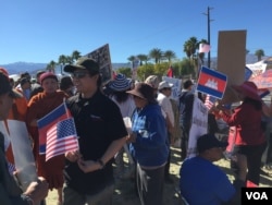 美國東盟峰會外的抗議者(美國之音莉雅拍攝)