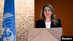 资料照片：加拿大外长梅拉妮·乔利在俄罗斯入侵乌克兰后在日内瓦的联合国人权理事会的一次会议上发表演说。(2022年2月28日)