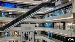 3月4日下午銅鑼灣時代廣場的顧客近乎”清零”，氣氛相當冷清。(美國之音湯惠芸)