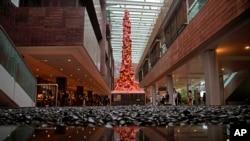 資料照片：2021年10月13日香港大學校園裡展示的悼念1989年六四天安門事件死難者的“國殤之柱”