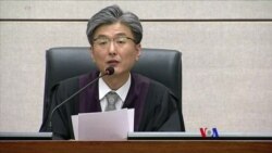2018-04-06 美國之音視頻新聞: 南韓法院判處前總統朴槿惠24年監禁