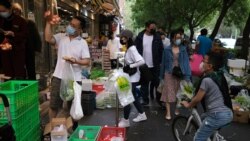 擔憂步上海後塵全面封城 北京市民搶購囤積食物