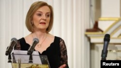 英國外相卓慧思4月27日在倫敦市長官邸舉行的復活節宴會上發表演說。 （路透社照片） 