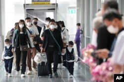 中國開放邊境後，中國乘客抵達泰國曼谷的素萬那普國際機場。（2023年1月9日）