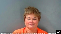 這張由布盧明頓警察局提供的照片顯示，2023年1月11日，比利·戴維斯被指控在巴士上刺傷一名學生。有關官員表示，因為受害者是亞裔，戴維斯才對她襲擊。