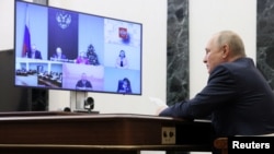 俄罗斯总统普京在莫斯科通过视频举行总统公民社会发展与人权委员会的年度会议。(2022年12月7日)