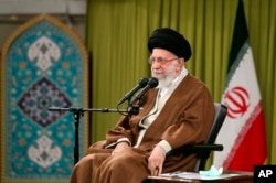 伊朗最高領導人哈梅內因在德黑蘭舉行的一個會議上講話。（2022年11月26日）