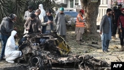 2022年12月23日，警察在伊斯蘭堡自殺爆炸現場收集證據。