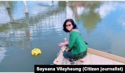 ຍານາງ ວິໄລເຮືອງ ລອຍກະໂທງຢູ່ວັດ.