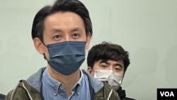 民主黨主席羅健熙質疑港府一方面解散互委會，另一方面成立功能類似的18區關愛隊，政策互相矛盾。(美國之音/湯惠芸)