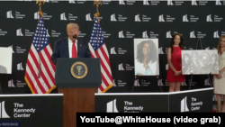 2025年8月13日，特朗普总统宣布了自他就任肯尼迪表演艺术中心董事会新任主席以来首批年度肯尼迪中心表演艺术奖项的获奖者名单。