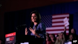 前駐聯合國大使妮基·黑利(Nikki Haley)在新罕布什爾州初選失利後對支持者發表講話。（美聯社2024年1月23日）