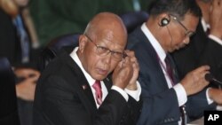 菲律賓國防部長洛倫扎納將軍。