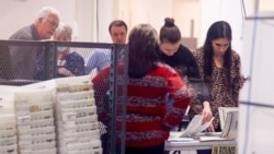 全美國在等待:美國選舉工作人員仍在緊張點票