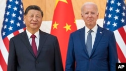 2022年11月14日印度尼西亞巴厘島舉行G20峰會期間美國總統喬·拜登(右)與中國國家主席習近平會面。