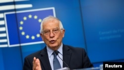 歐盟外交事務高級代表博雷利(Josep Borrell)2020年6月15日在召集外交事務對話會後見記者（路透社）